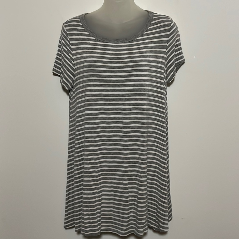 Aiden Y stripe jersey knit aline t-shirt tunic top. Size M